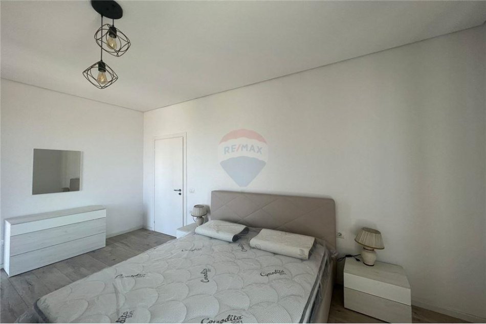 Tirane, jepet me qera apartament 2+1+Ballkon Kati 10, 110 m² 650 € (Rruga e Kavajes)