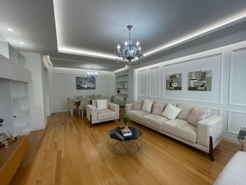 Tirane, Apartament duplex 3+1+Aneks me qira, Kati 5, 186 m² 2,000 € (Air Albania)