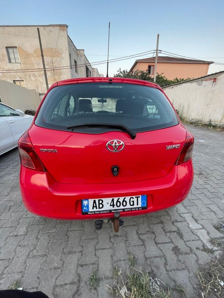 Fushe Kruje, Shes Makine Toyota Yaris 2007 Nafte, e Kuqe Manuale Kondicioner 297.000 km 3.200 €