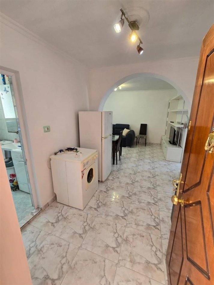 Tirane, shitet apartament 1+1 Kati 3, 52 m² 88.000 € (Pazari i Ri)