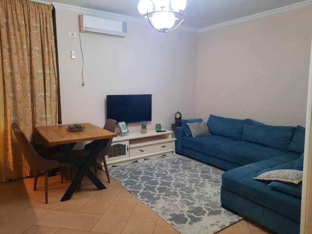 Tirane, jepet me qera apartament 2+1 Kati 7, 90 m² 450 Euro (Rruga Petro Nini Luarasi)