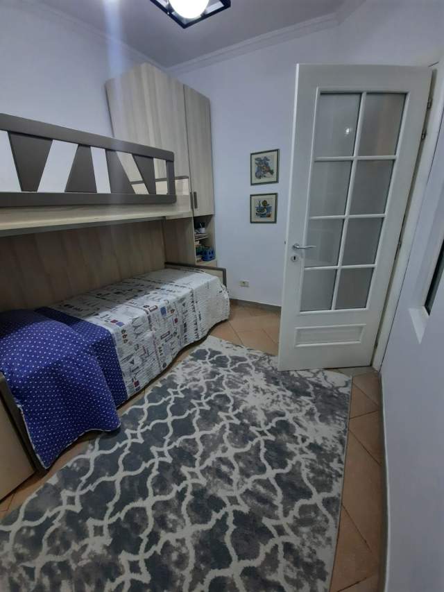 Tirane, jap me qera apartament 2+1 Kati 7, 90 m² 450 Euro (rruga petro nini luarasi)