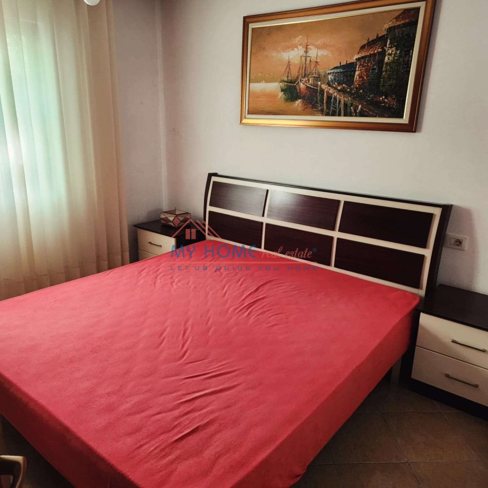 Tirane, jepet me qera apartament 2+1 , 170 m² 350 € 