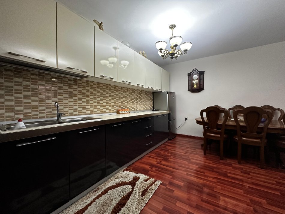 Tirane,Apartament 2+1 per qira, Kati 5, 92 m² 500 € (Rruga Fortuzi)