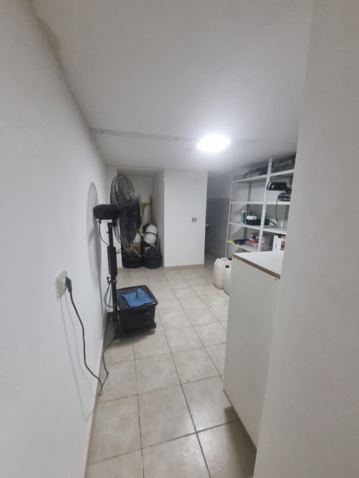 Tirane, jepet me qera ambjent biznesi Kati -1, 80 m² 350 € (Odhise Paskali)