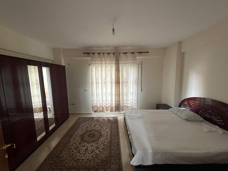 Tirane, jepet me qera apartament 2+1 Kati 4, 110 m² 700 €