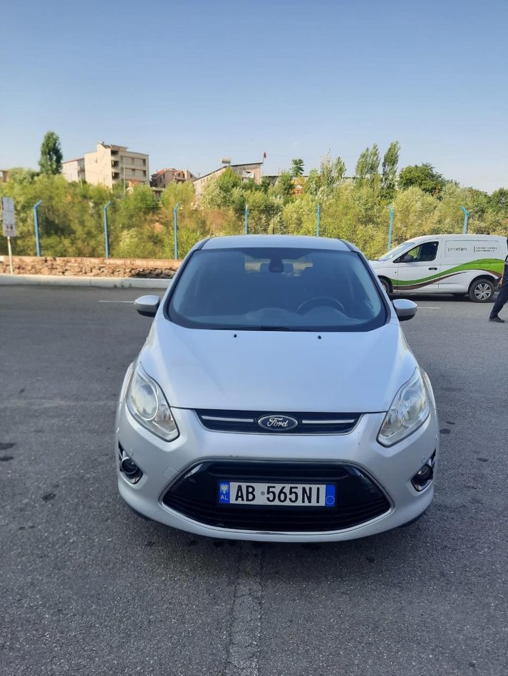 Tirane, shes makine Ford Nafte, gri metalizato manuale 6.000 €