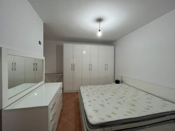 Tirane, jepet me qera apartament 2+1+BLK Kati 5, 100 m² 500 Euro (rruga e kavajes)