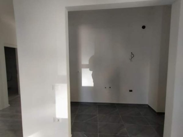 Tirane, jepet me qera apartament Kati 3, 57 m² 350 Euro (sheshi skenderbej)