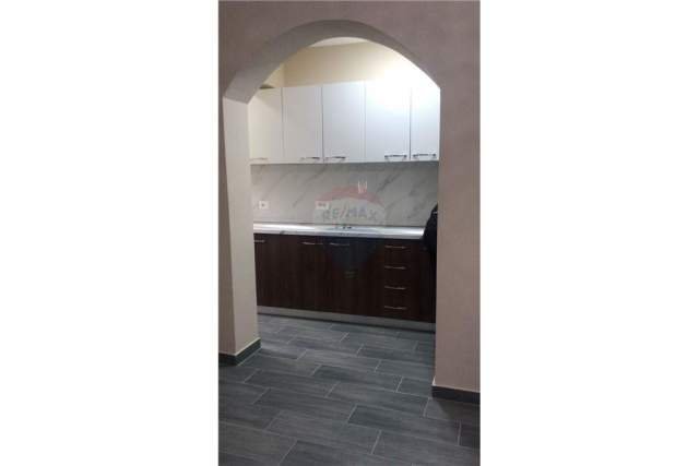 Tirane, jepet me qera apartament 2+1 Kati 2, 80 m² 42.000 Leke (Ferit Xhajko)