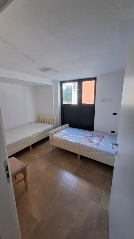 Tirane, shitet apartament duplex Kati 0, 57.000 Euro (Rruga e Dibres)