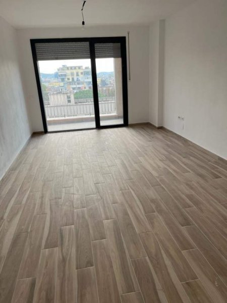 Tirane, jepet me qera apartament 1+1+BLK Kati 3, 109 m² 550 Euro (QSUT)