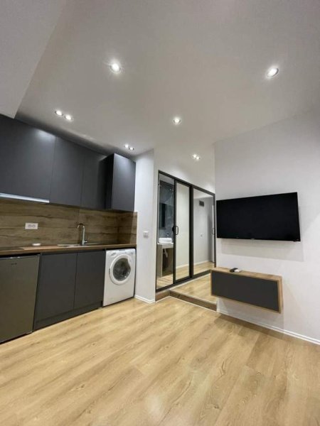 Tirane, shitet apartament i ndare ne tre hyrje 1+1 dhe 1 garsoniere  Kati 8, 140 m² 420.000 Euro qender