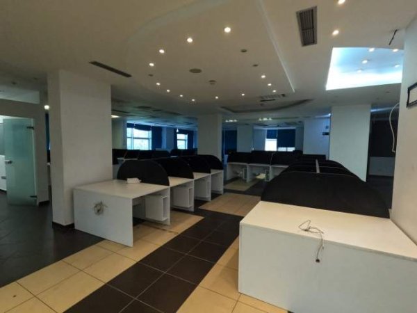 Tirane, jepet me qera ambjent biznesi Kati 2, 419 m² 4.500 Euro (Bulevardi Zhan D'Ark)