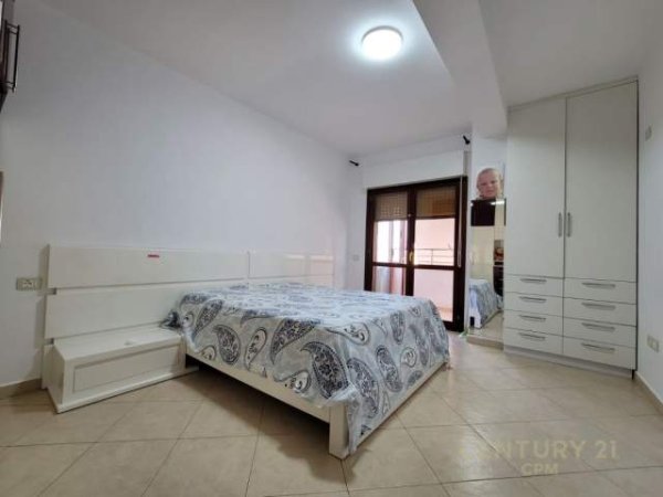 Tirane, jepet me qera apartament 2+1 Kati 7, 115 m² 700 Euro