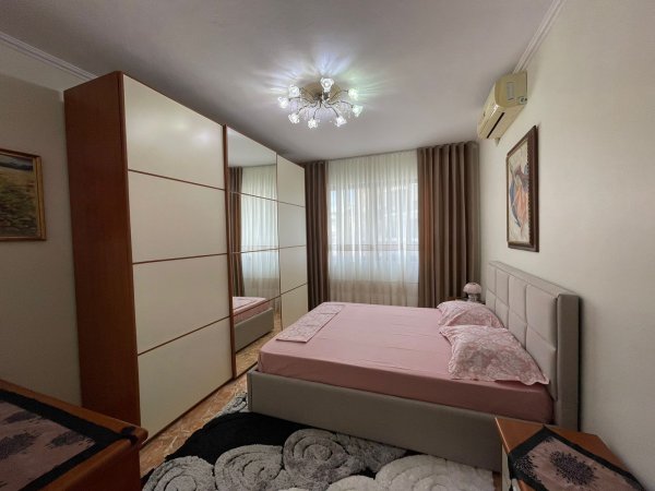 Apartament me qera1+1 (Rruga Kosovarve) 700 euro