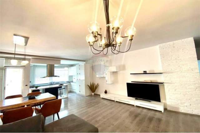 Tirane, jepet me qera apartament 2+1 Kati 5, 120 m² 850 Euro (KOMUNA PARISIT)