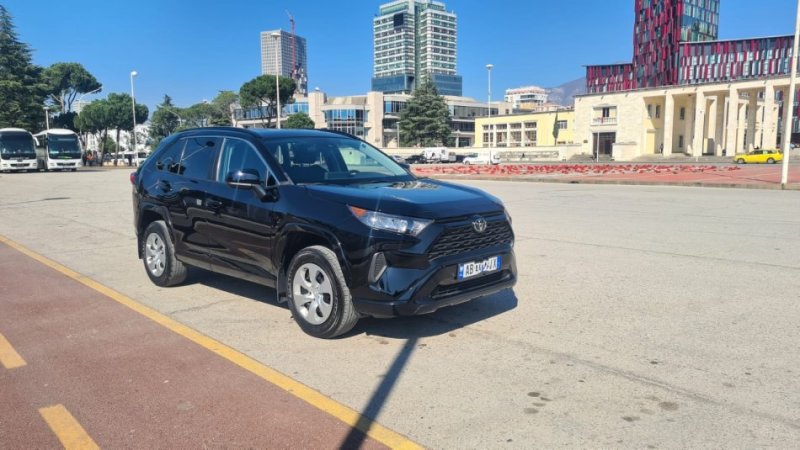 OKAZION - Shitet TOYOTA RAV4 2019, Automat, Benzine, 68000km, 23,500 Euro