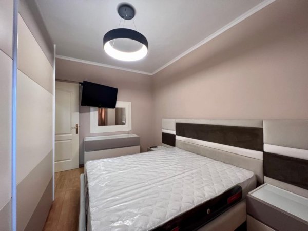 Tirane, jepet me qera apartament 1+1+Ballkon, Kati 4, 69 m² 500 € (Rruga Shkolla e Kuqe)