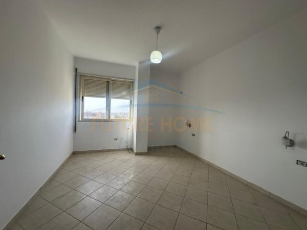 Tirane, shitet apartament 2+1 Kati 11,  170,000 € (Rruga e Kavajes, perballe Delijorgjit