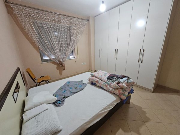 Tirane, jepet me qera apartament 1+1 Kati 5, 70 m² 300 € (Fresku)