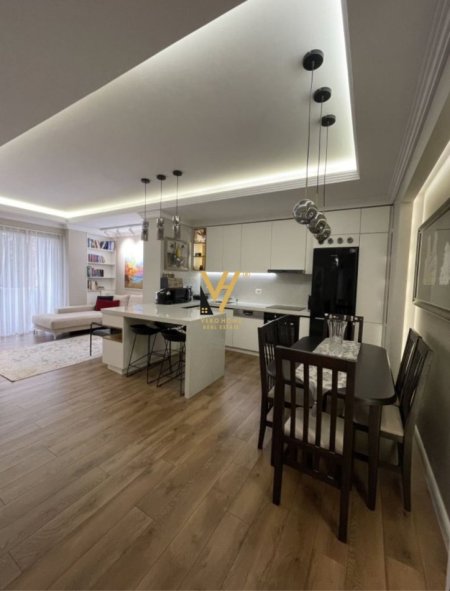 Tirane, jepet me qera apartament 2+1+Ballkon Kati 2, 83 m² 750 € (PORCELAN)