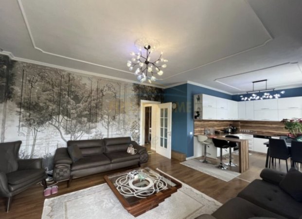 Tirane, shitet apartament 2+1+Ballkon Kati 2, 123 m² 210.000 € (Kopshti botanik)