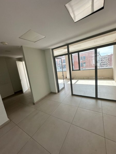 Tirane, jepet me qera ambjent biznesi Kati 7, 315 m² 3.300 € (Delijorgji)