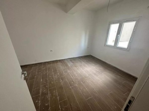 Selite mbi Universitetin Marin Barleti, shitet apartament 1+1 Kati 3, 50 m² 74000 €