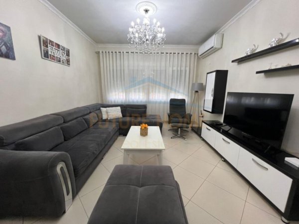 Tirane, shitet apartament 2+1+Ballkon Kati 4, 122 m² 170.000 € (Unaza e Re)