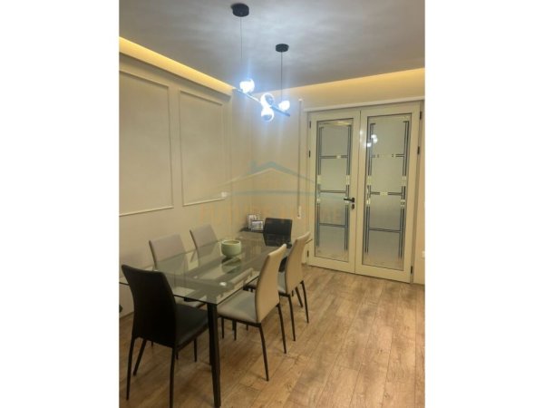 Tirane, shitet apartament duplex Dublex Kati 6, 130 m² 160.000 € (Fresku)