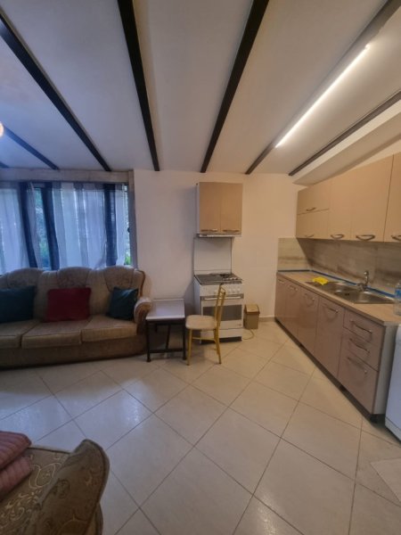 Tirane, jepet me qera apartament 1+1 Kati 0, 68 m² 350 € (Materniteti ri)