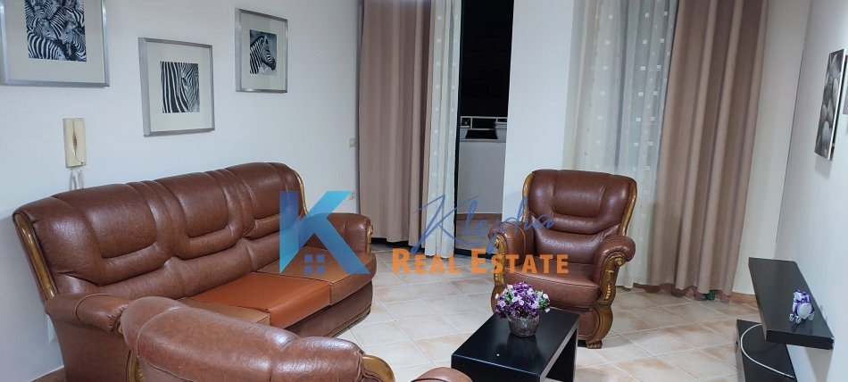 Tirane, jap me qera apartament 1+1+Ballkon Kati 7, 68 m² 470 € (Te xhamia e Tabakeve)