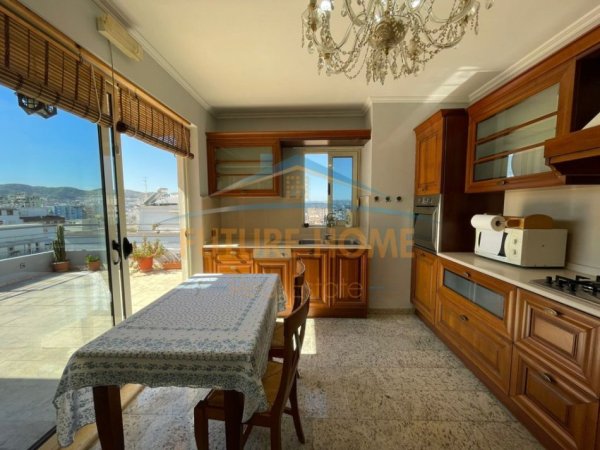 Tirane, jepet me qera apartament 3+1 Kati 8, 154 m² 650 € (Him Kolli)