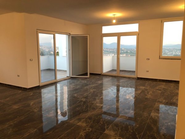 Tirane, shitet apartament 3+1 Kati 5, 202 m² 250.000 € (Fresk)