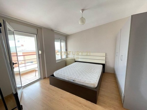 Tirane, jepet me qera apartament 1+1 Kati 5, 55 m² 450 € (komuna e parisit)