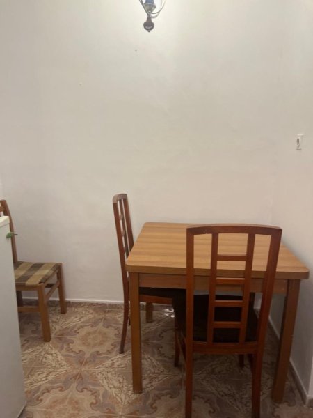 Tirane, jepet me qera apartament 1+1 Kati 2, 60 m² 350 € (Rruga Irfan Tomini)