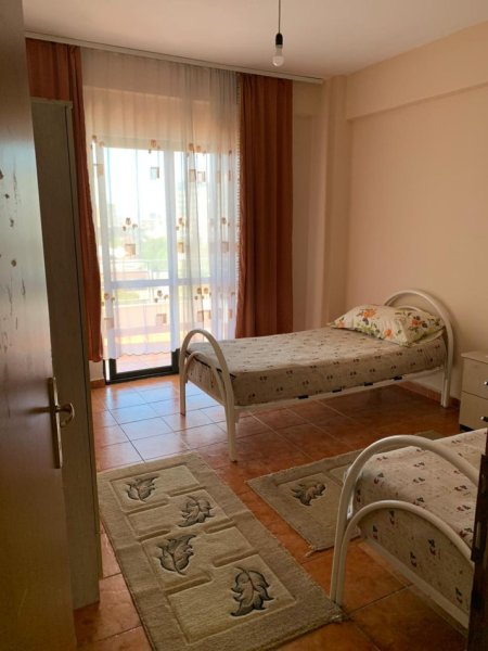 Tirane, jepet me qera apartament 2+1 Kati 5, 100 m² 500 € (Vasil Shanto)