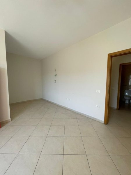 Tirane, jepet me qera apartament 2+1 Kati 3, 115 m² 1.000 € (Rruga e Kavajes)
