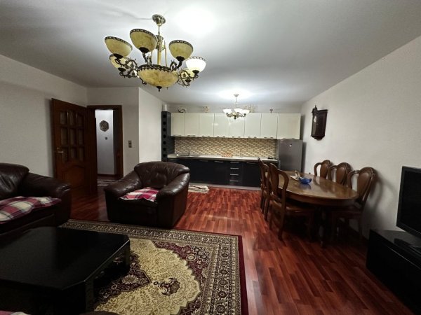 Tirane, jepet me qera apartament 1+1 Kati 5, 83 m² 500 € (Rruga Fortuzi)