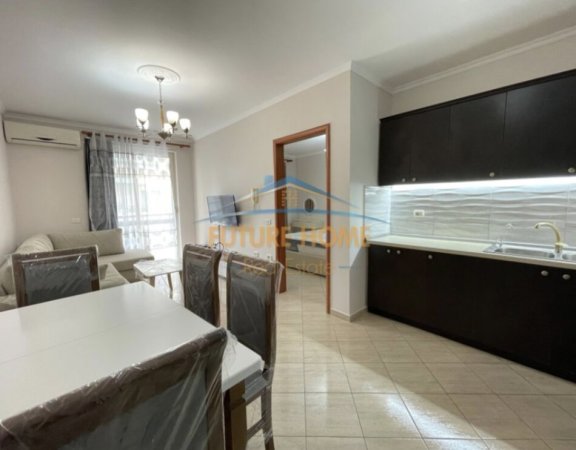 Tirane, jepet me qera apartament 1+1 Kati 3, 77 m² 600 € (Selvia)