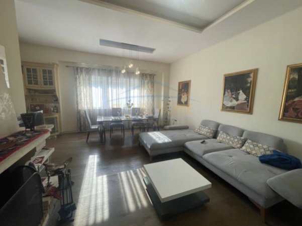 Tirane, jepet me qera apartament 3+1 Kati 7, 125 m² 900 € (Liqeni i Thatë)