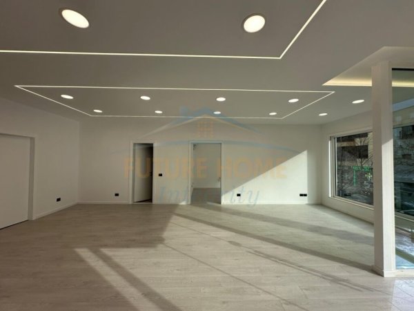 Tirane, jepet me qera ambjent biznesi Kati 2, 90 m² 1.000 € (Shkolla e Baletit)