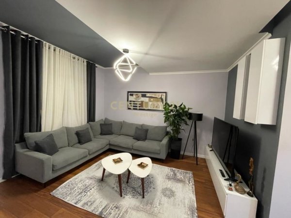 Tirane, jepet me qera apartament 2+1 Kati 0, 147 m² 700 € (Liqeni i thate)