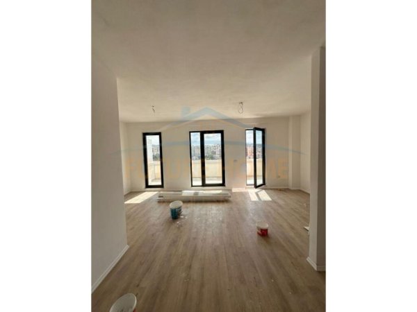 Tirane, shitet apartament duplex Dublex Kati 7, 101 m² 135000 € (Unaza e Re)