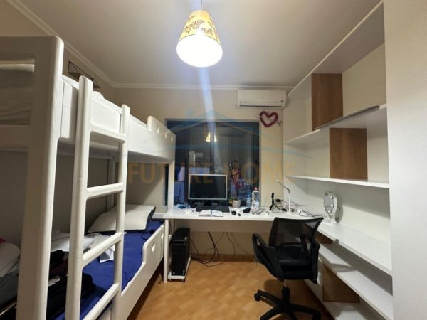 Tirane, jepet me qera apartament 2+1 Kati 7, 90 m² 400 € (UNAZA E RE)