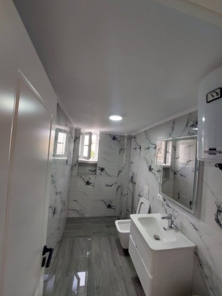Tirane, shitet apartament 2+1+Ballkon Kati 2, 64 m² 128.000 € (STACIONI I TRENIT)
