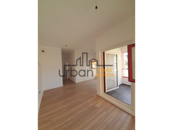 Tirane, shes apartament 1+1+Ballkon Kati 3, 67 m² 90.000 € (Mangalem 21)