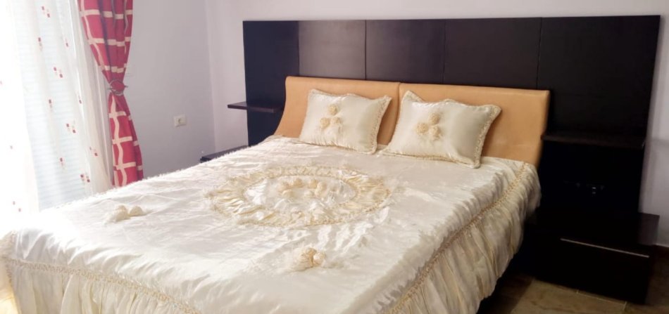 Tirane, jepet me qera apartament 2+1 Kati 3, 100 m² 600 € (Qytet Studenti)