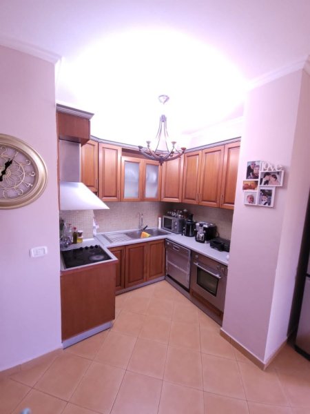 Tirane, jepet me qera apartament 2+1 Kati 8, 110 m² 750 € (Ish Ekspozita)